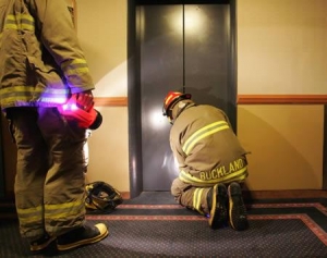 Hướng dẫn thao tác cứu hộ thang máy