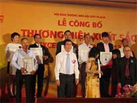 Thương hiệu bộ lưu điện santak xuất sắc năm 2013